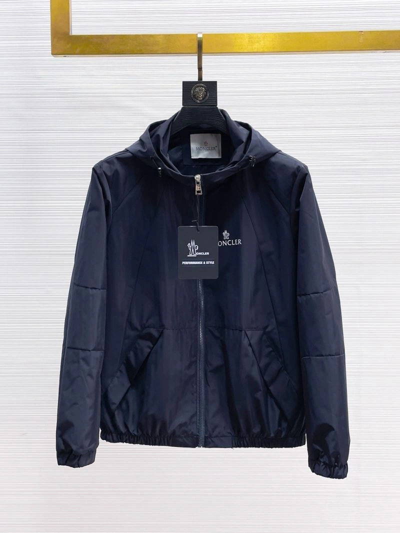 Moncler Outwear Sophisticated 140174