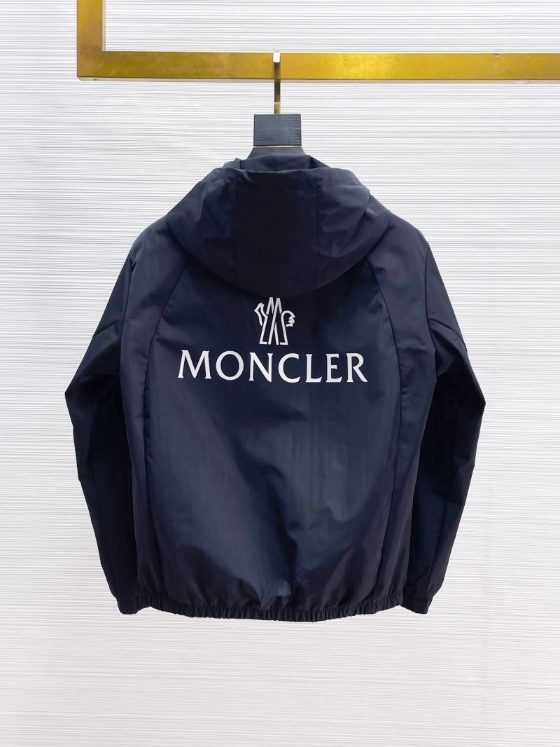 Moncler Outwear Sophisticated 140174