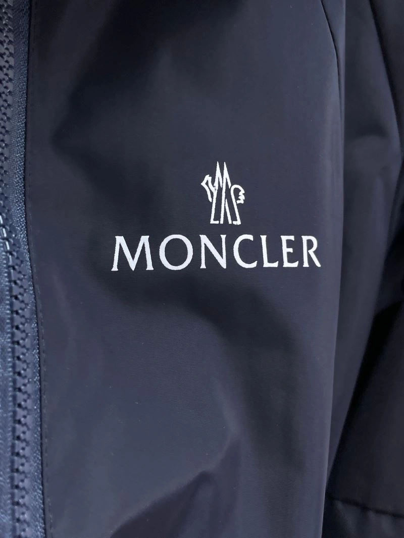 Moncler Outwear Sophisticated 140174