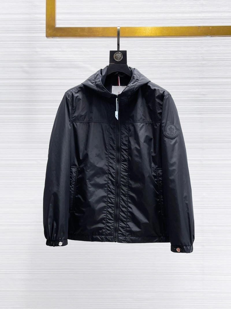 Effortless Moncler Outwear 140173