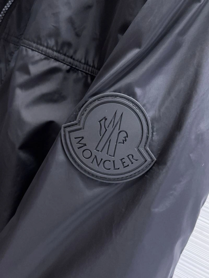 Effortless Moncler Outwear 140173