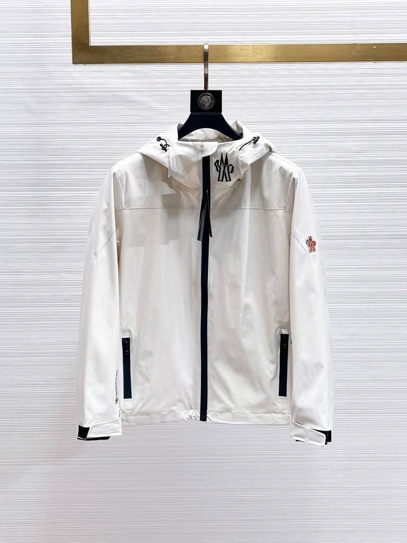 Elegant Moncler Outwear 140170
