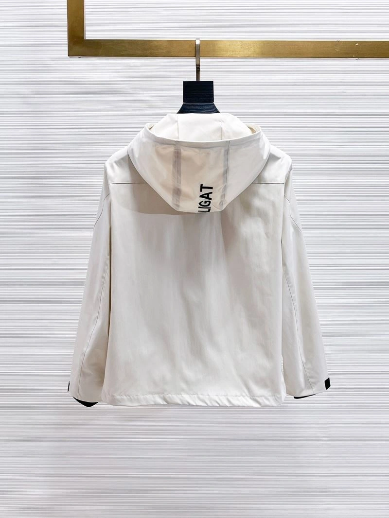 Elegant Moncler Outwear 140170
