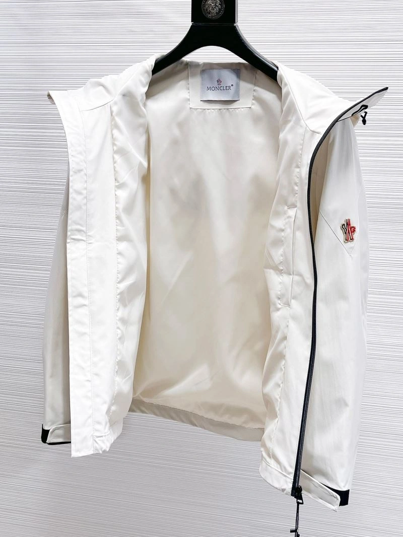 Elegant Moncler Outwear 140170