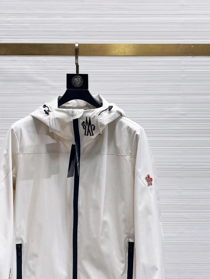 Elegant Moncler Outwear 140170