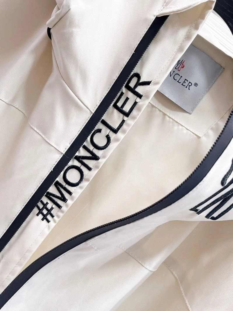 Elegant Moncler Outwear 140170