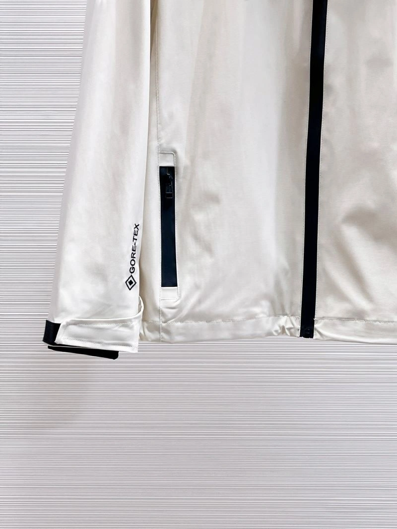 Elegant Moncler Outwear 140170