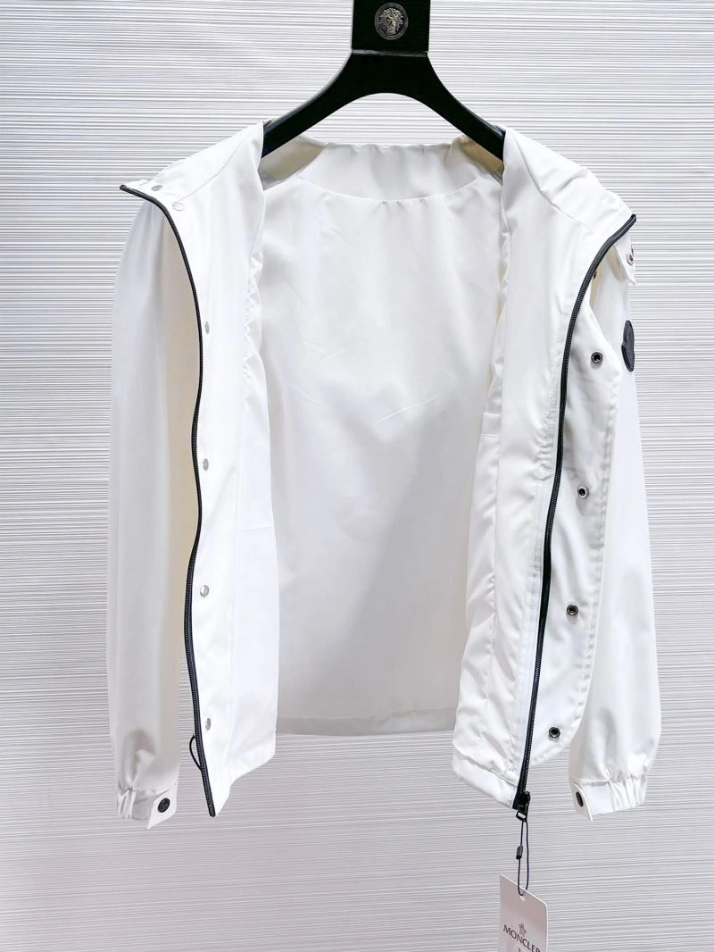 Moncler Outwear Sophisticated 140165