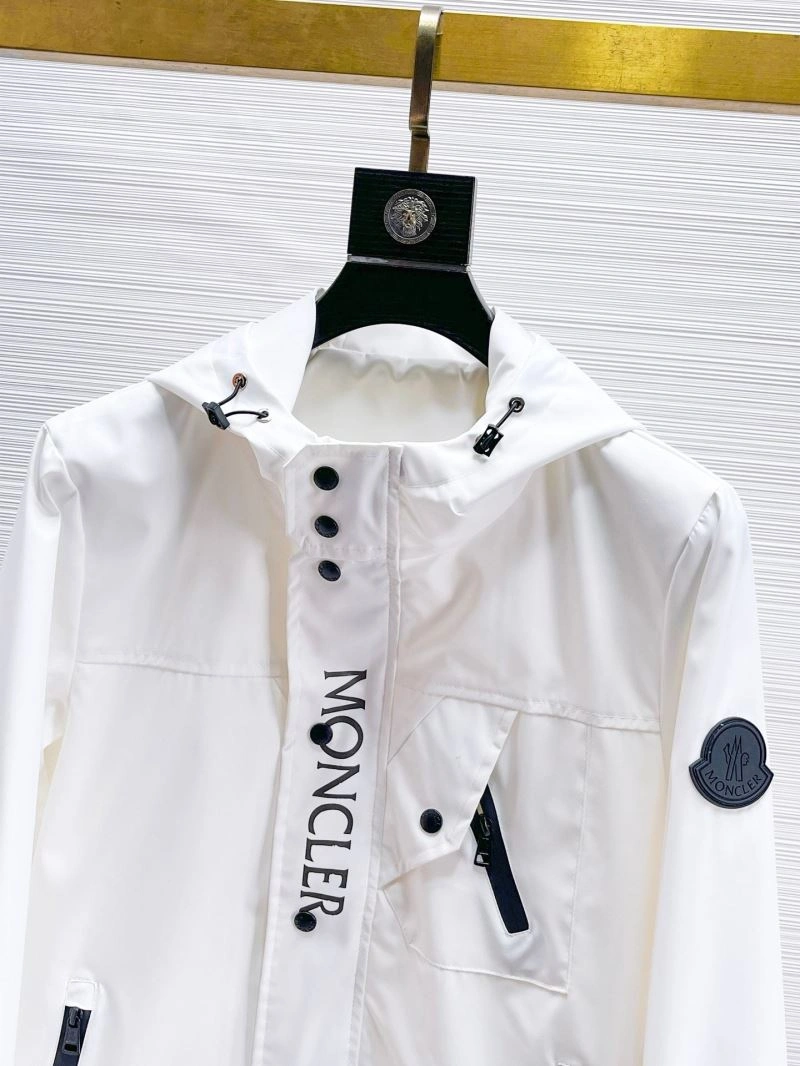 Moncler Outwear Sophisticated 140165