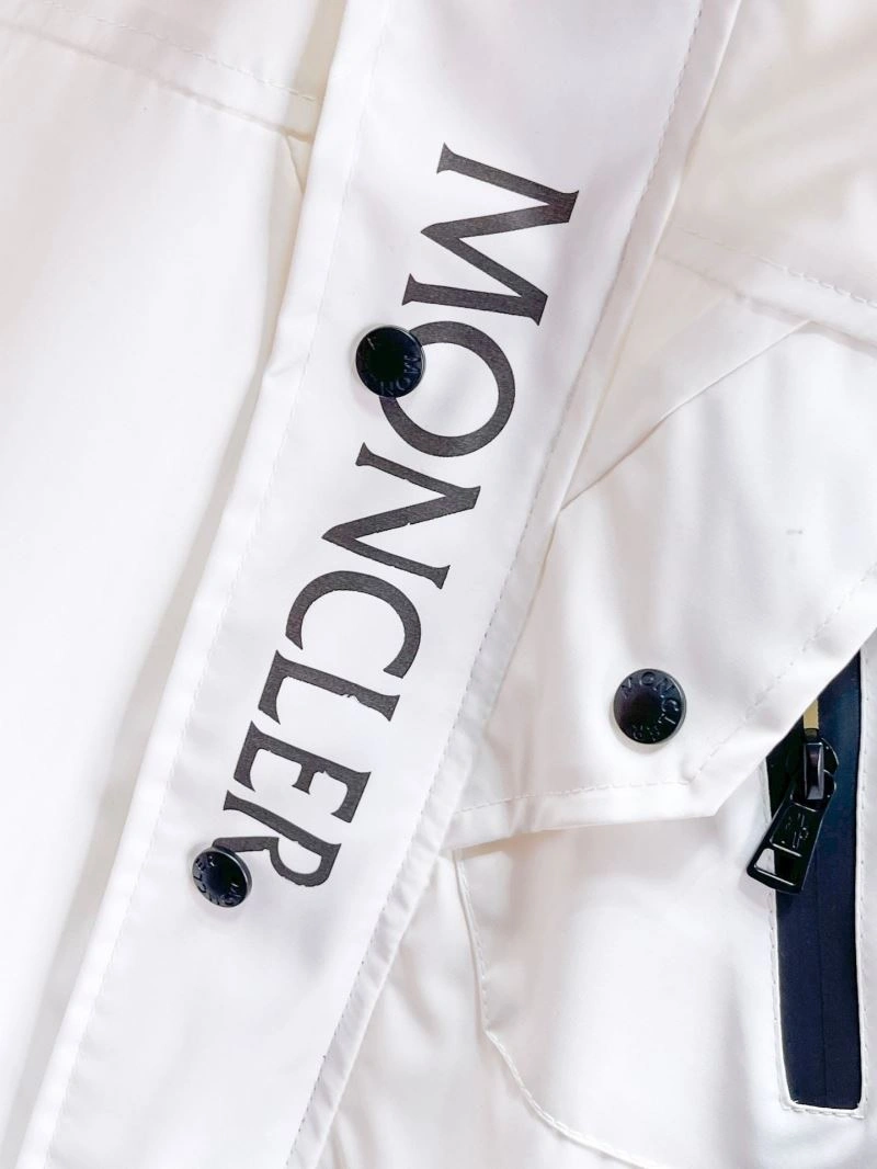 Moncler Outwear Sophisticated 140165