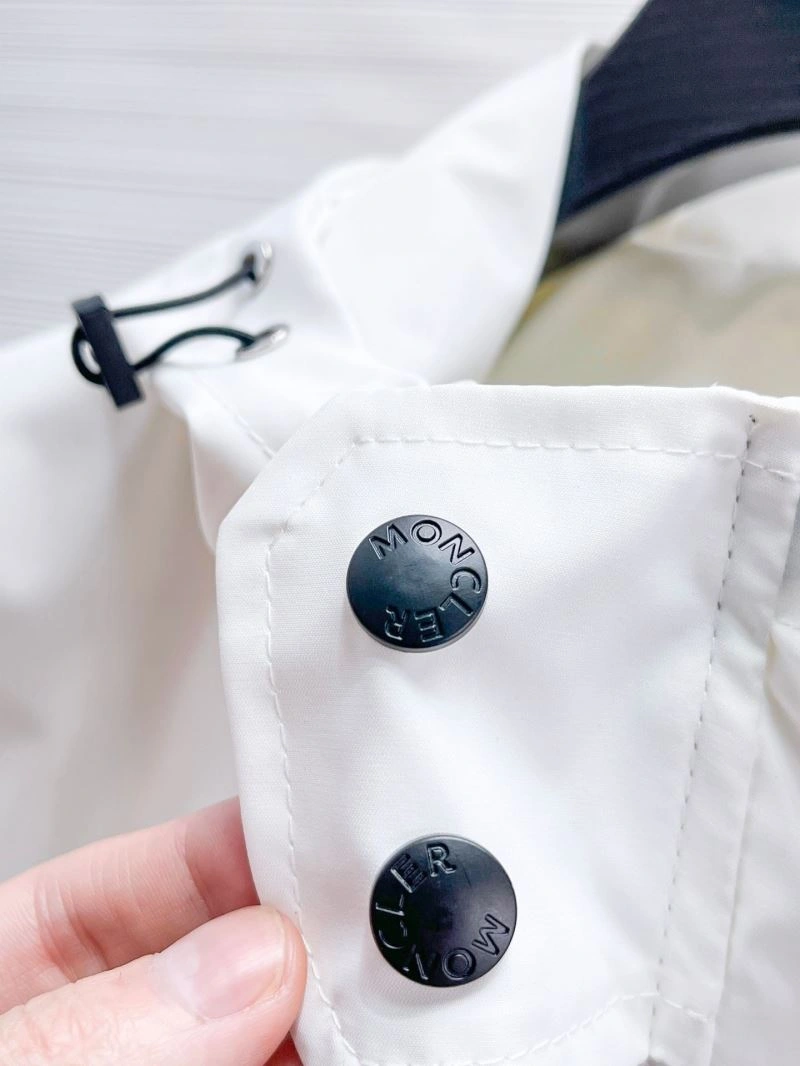 Moncler Outwear Sophisticated 140165