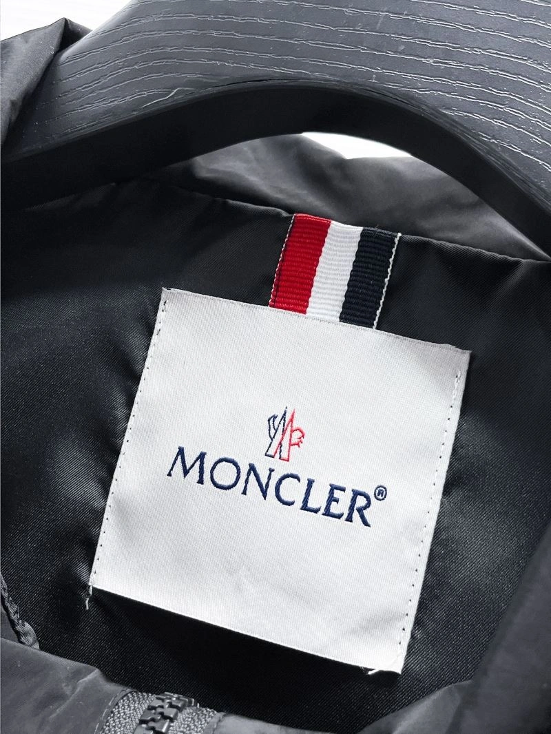 Stylish Moncler Outwear 140176