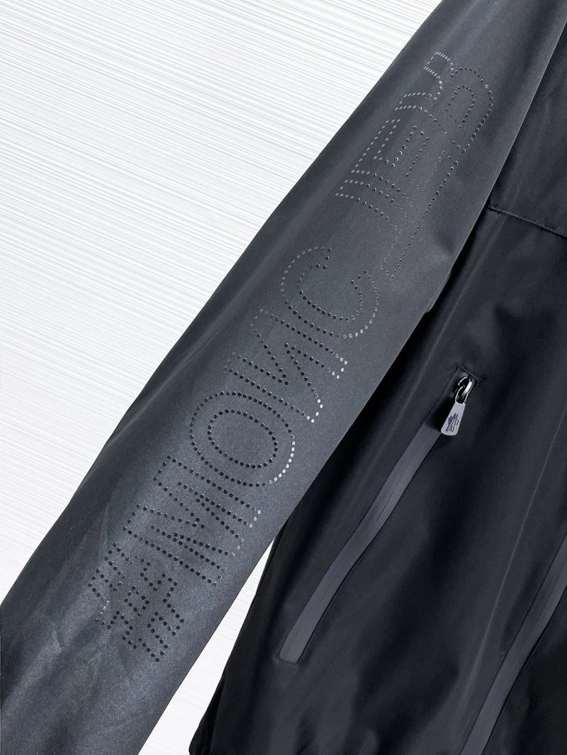 Chic Moncler Outwear 140177