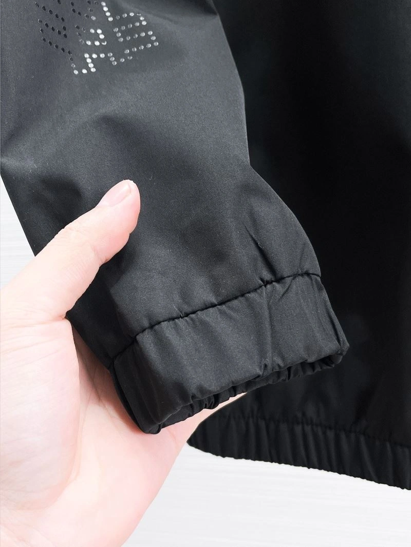 Chic Moncler Outwear 140177