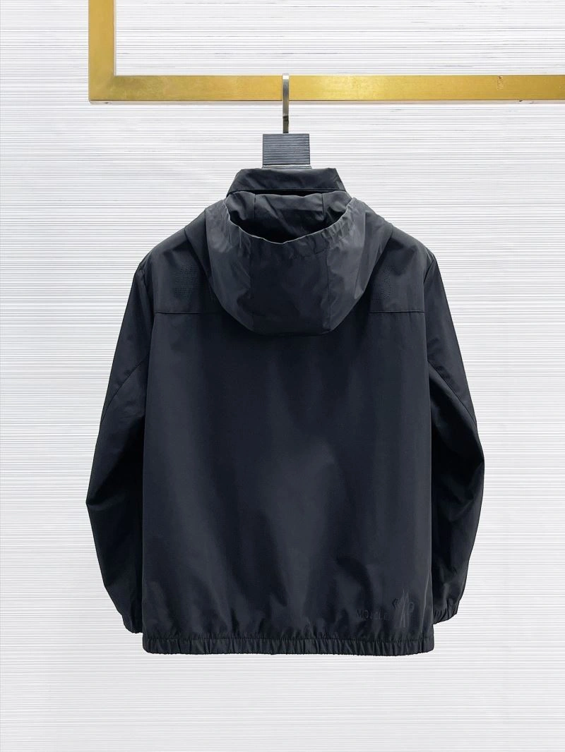 Chic Moncler Outwear 140177