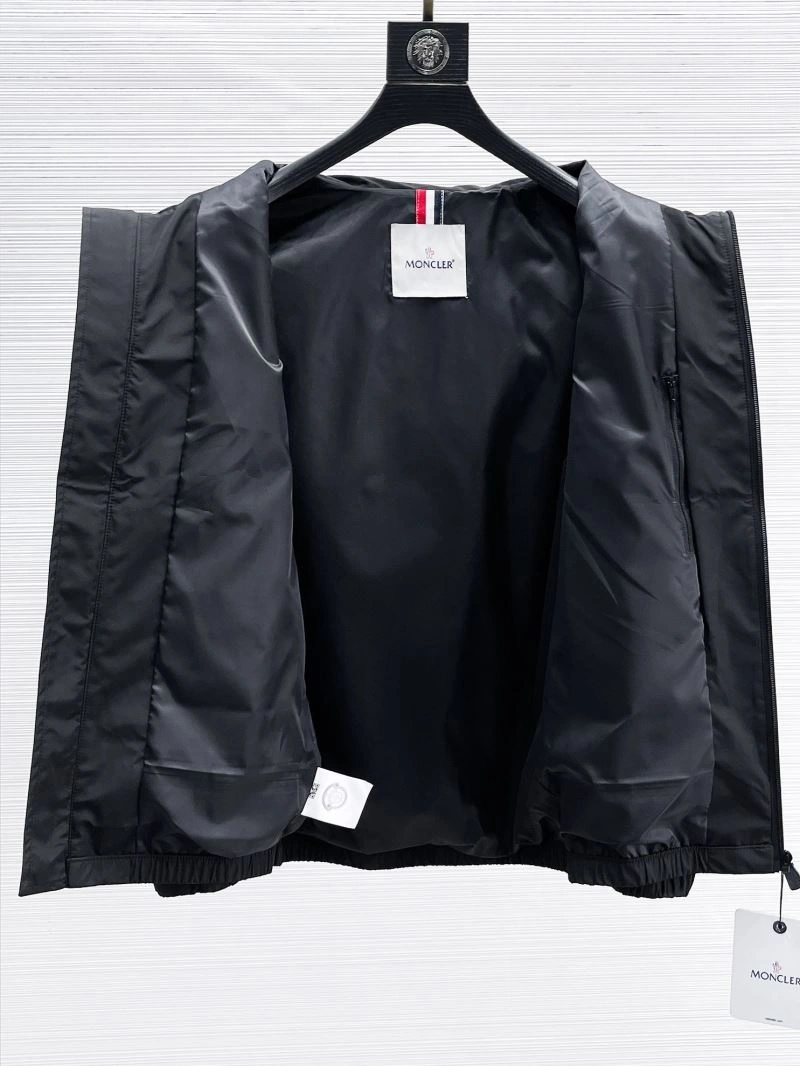 Chic Moncler Outwear 140177