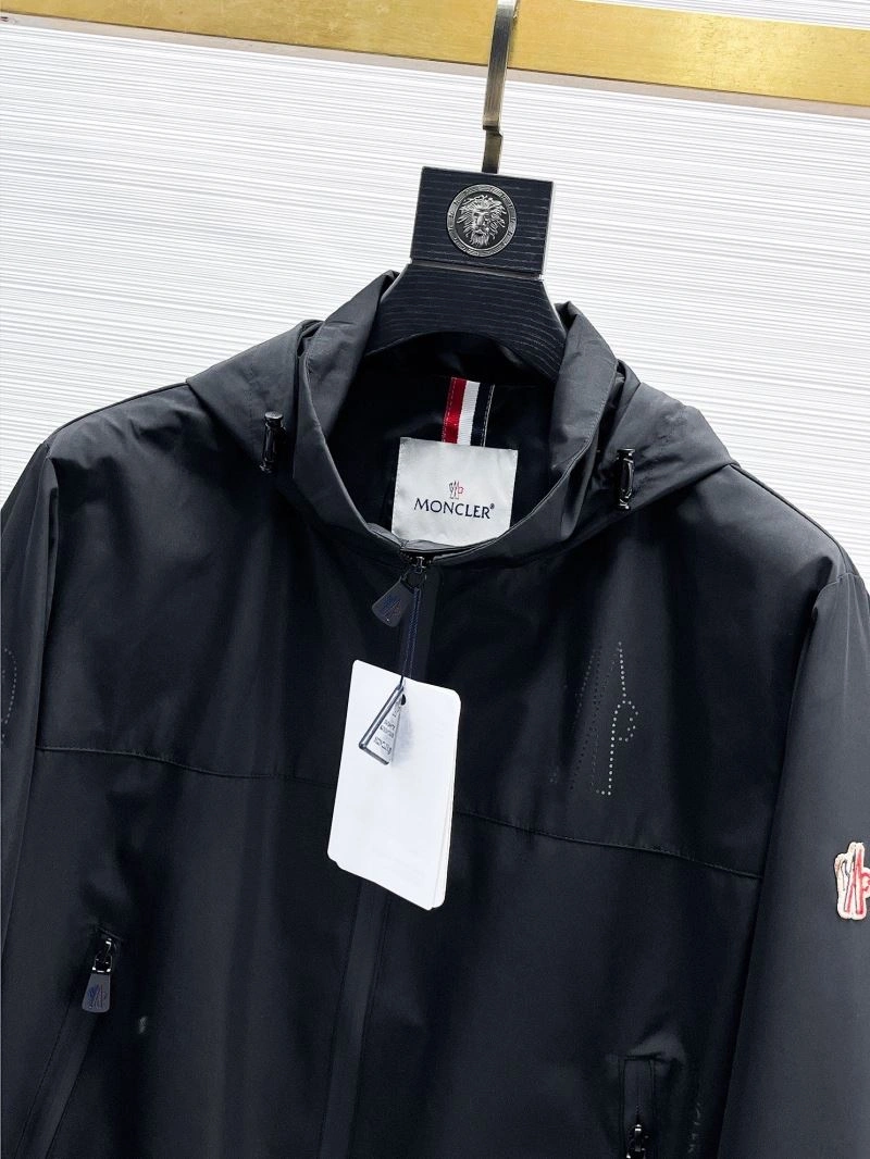Chic Moncler Outwear 140177