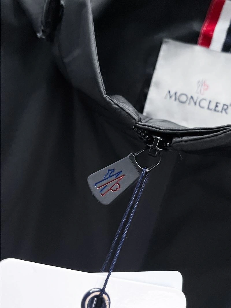 Chic Moncler Outwear 140177