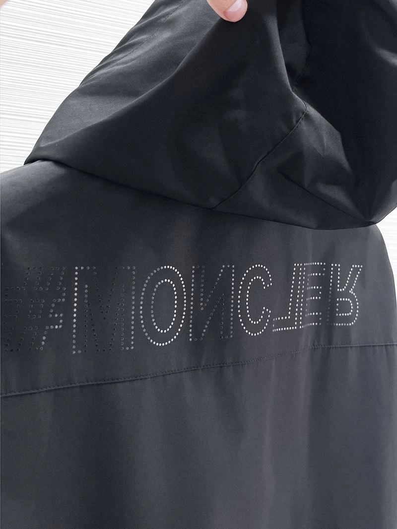 Chic Moncler Outwear 140177