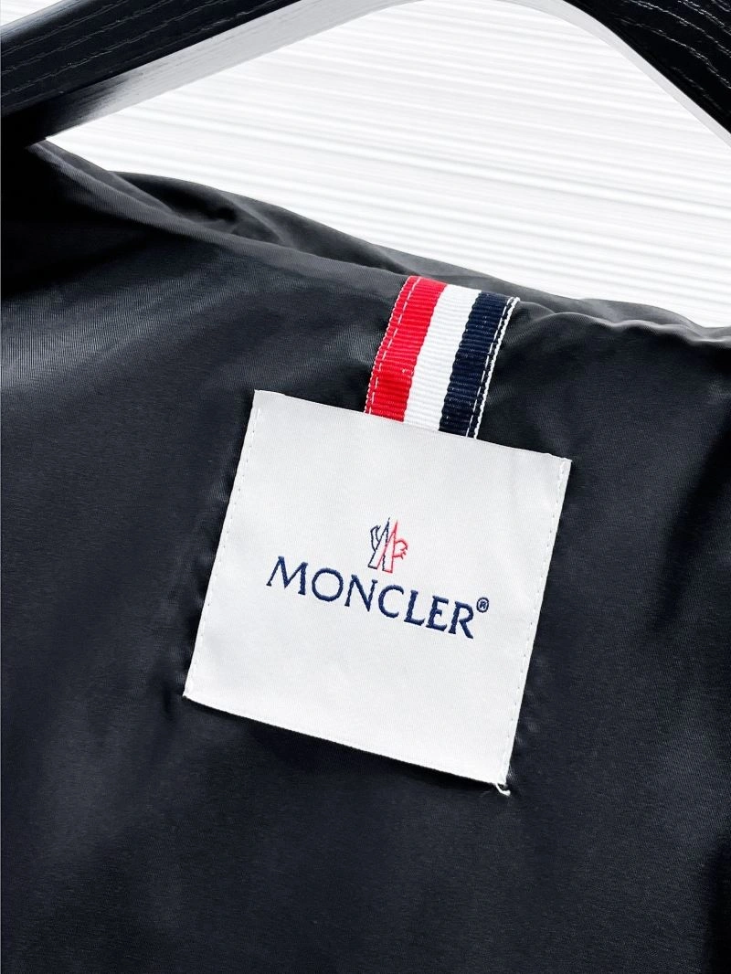 Chic Moncler Outwear 140177