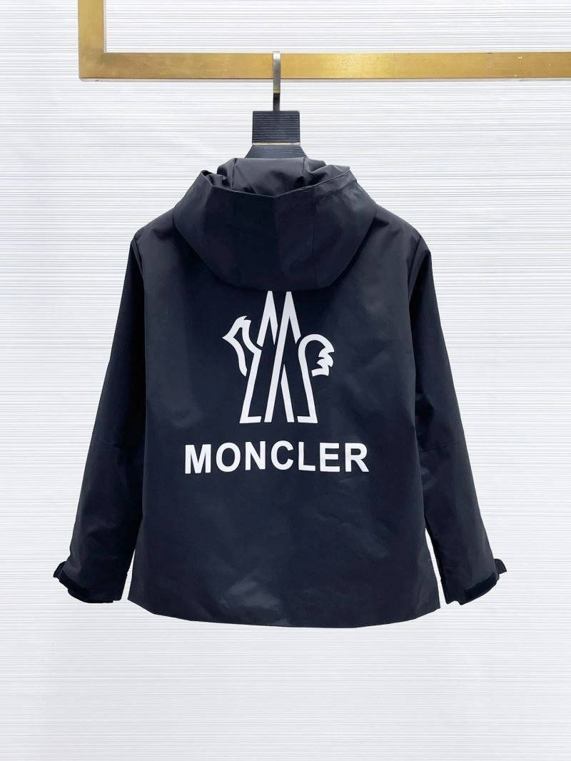 Moncler Outwear Trendsetting 140167