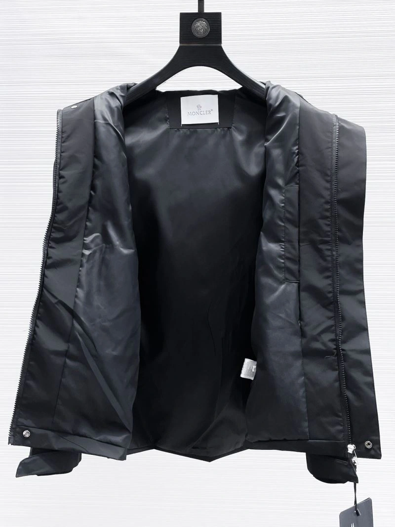 Moncler Outwear Trendsetting 140167