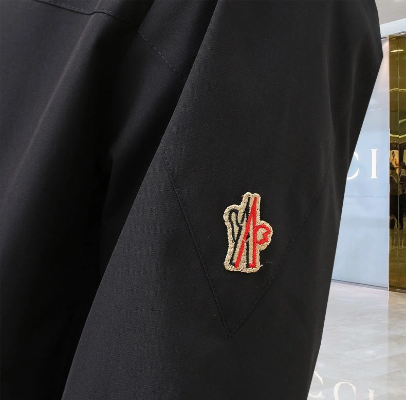 Moncler Outwear Classic 140164
