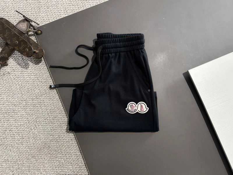 Moncler Short Pants Snug 142758