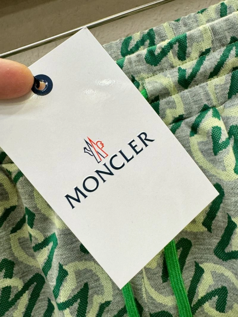 MultiPurpose Moncler Short Pants 142372