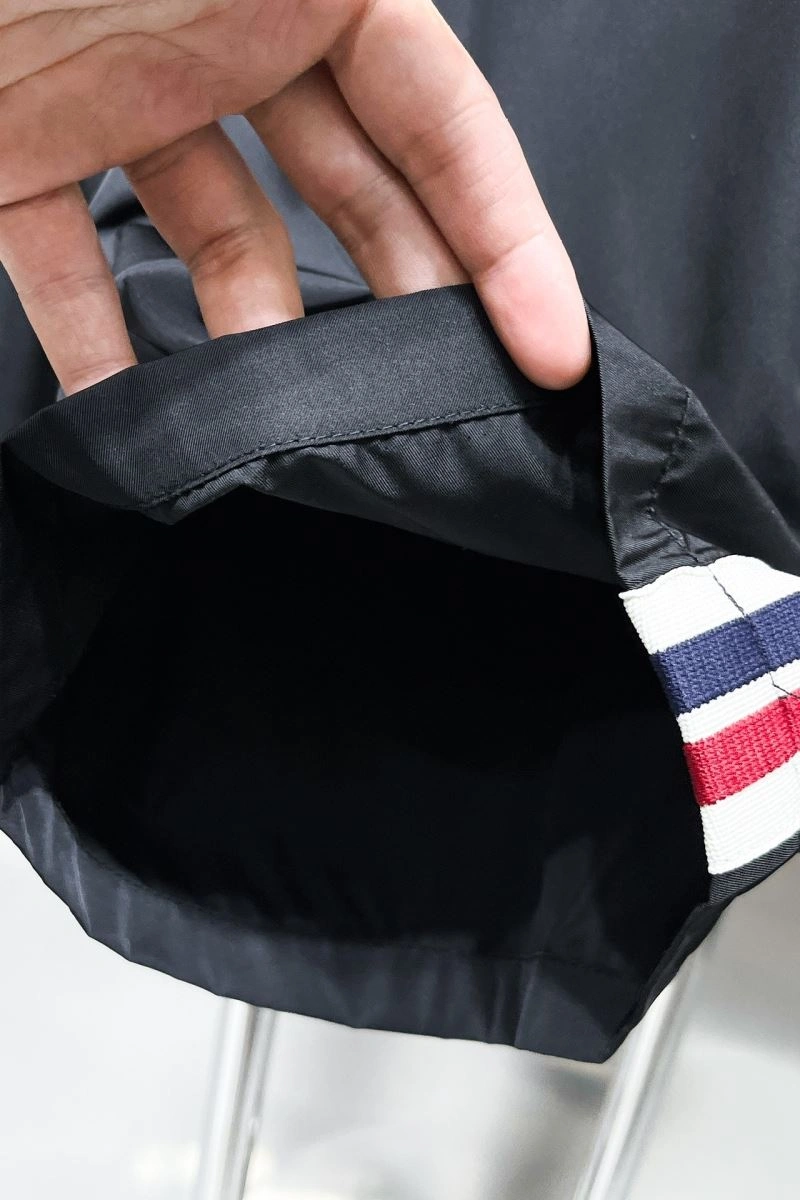 RelaxedFit Moncler Short Pants 142354