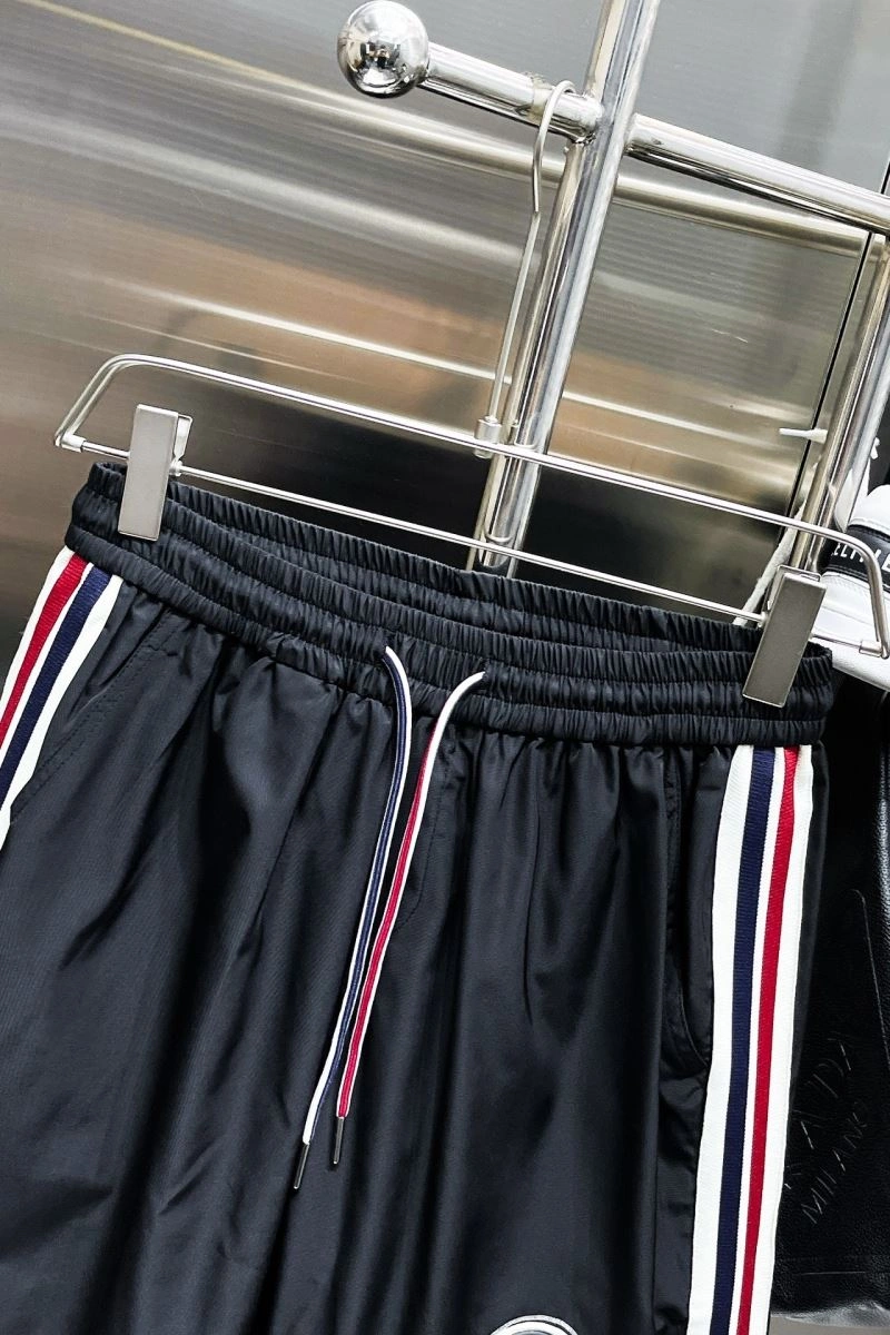 RelaxedFit Moncler Short Pants 142354