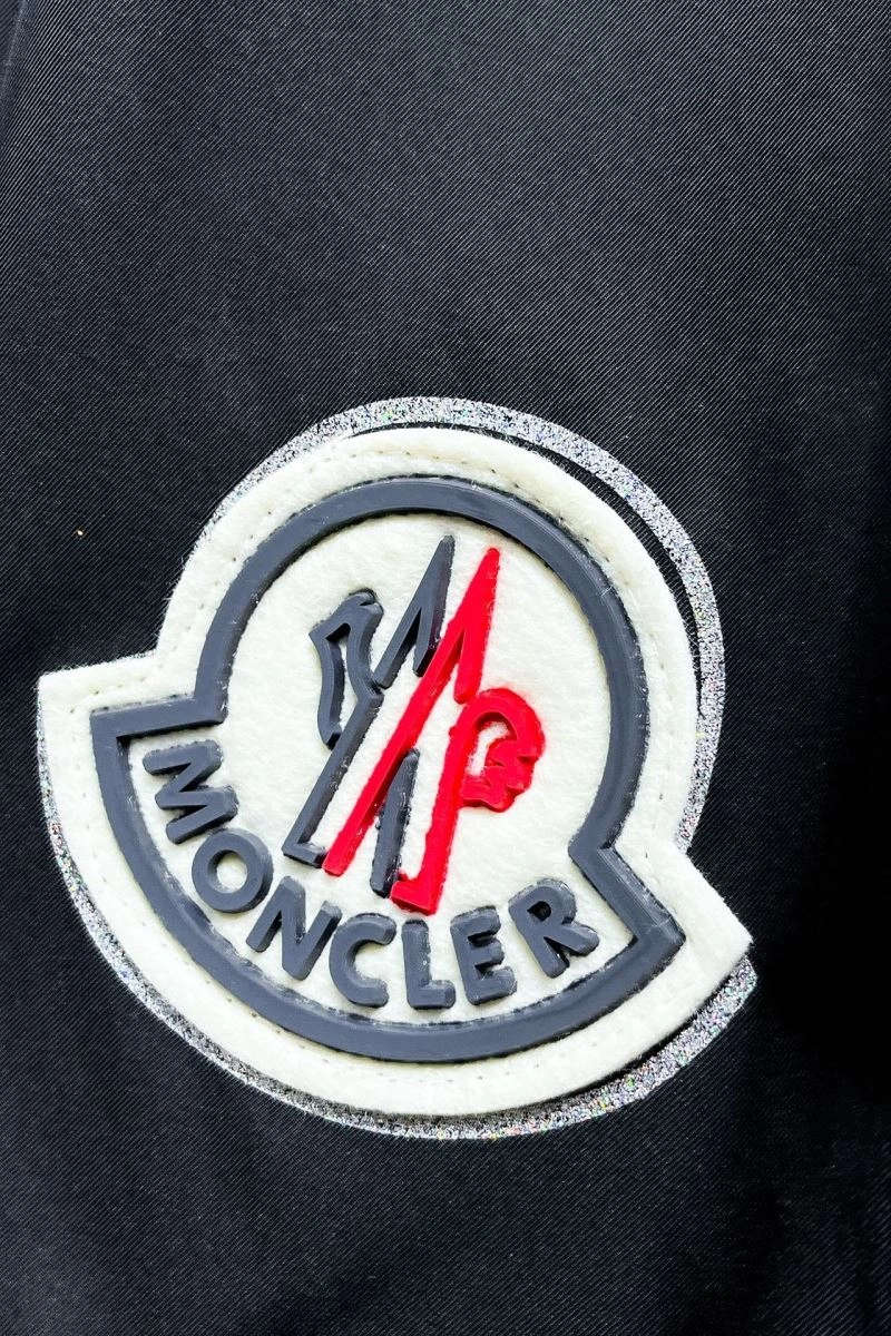 RelaxedFit Moncler Short Pants 142354