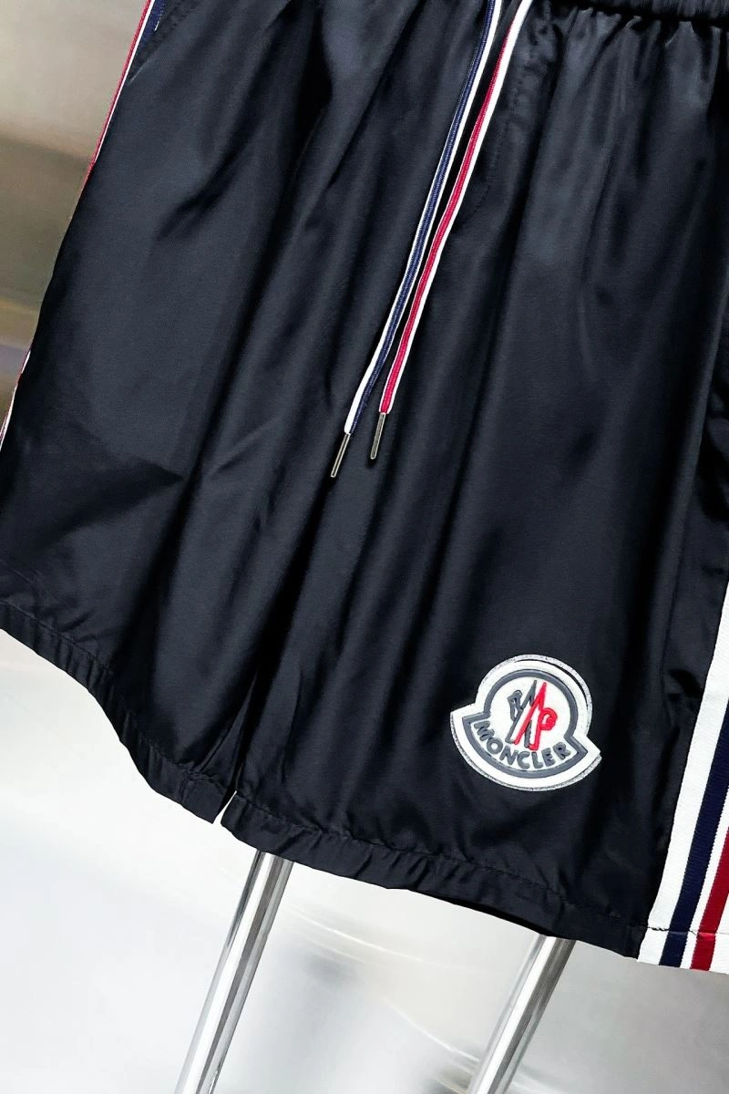 RelaxedFit Moncler Short Pants 142354