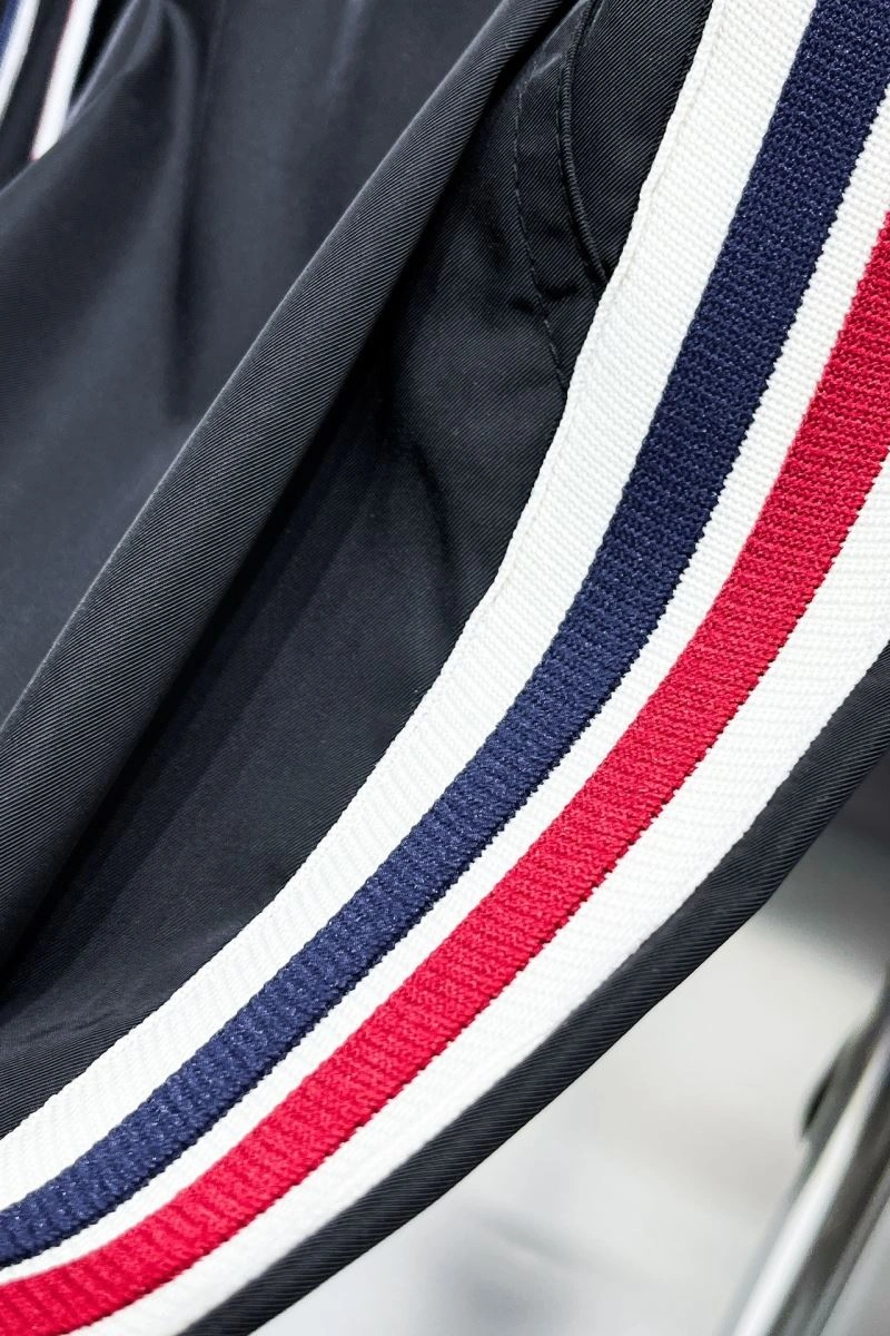 RelaxedFit Moncler Short Pants 142354