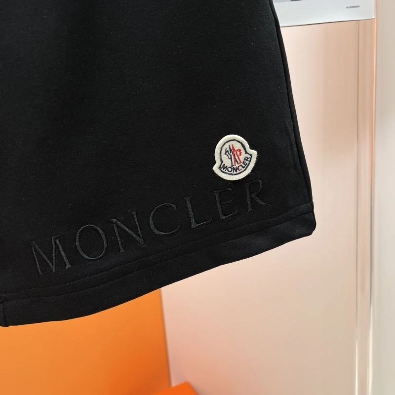 Moncler Short Pants Fashionable 142329