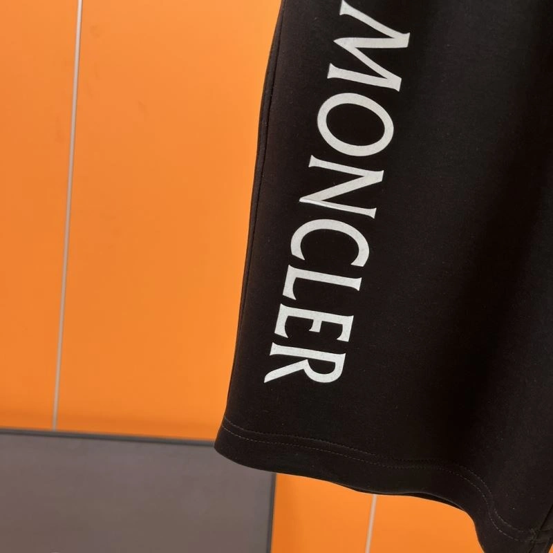Moncler Short Pants Snug 142333