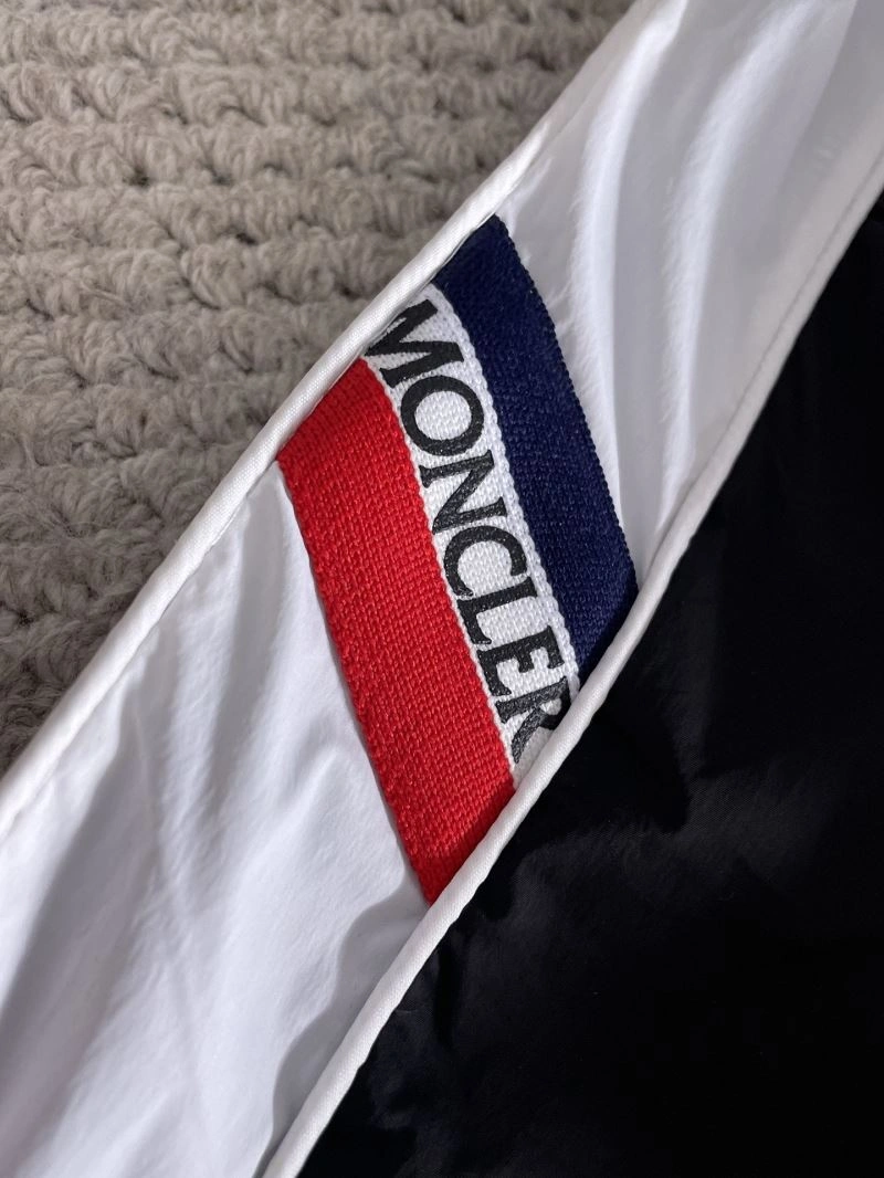 Contemporary Moncler Short Pants 140133