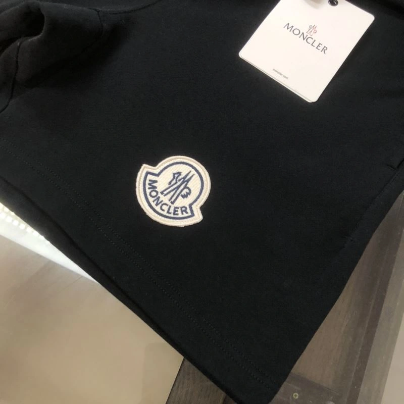Breathable Moncler Short Suits 143204