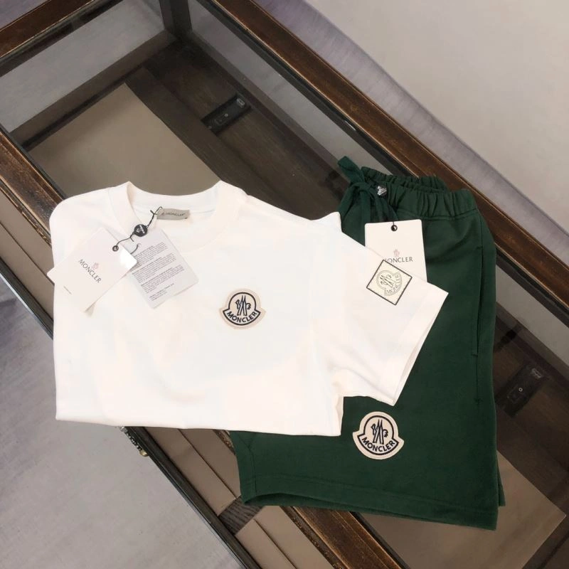 Moncler Short Suits Chic 143195