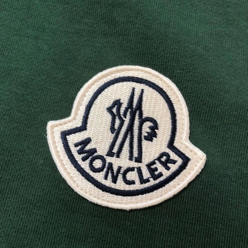 Moncler Short Suits Chic 143195