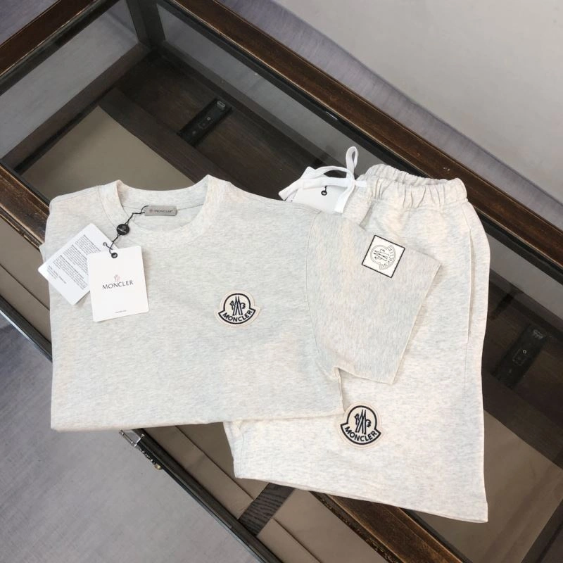 Moncler Short Suits Durable 143193