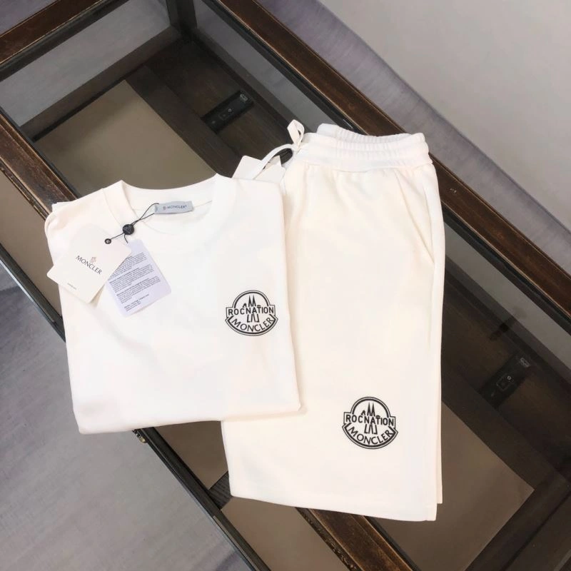 Moncler Short Suits Stretchable 143194