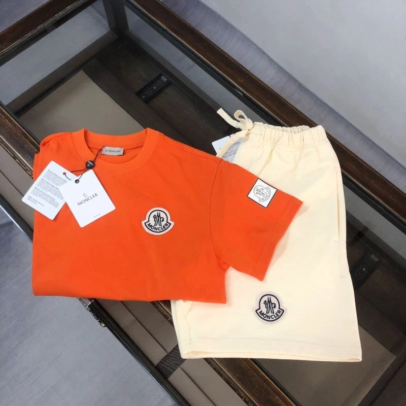 Comfortable Moncler Short Suits 143191