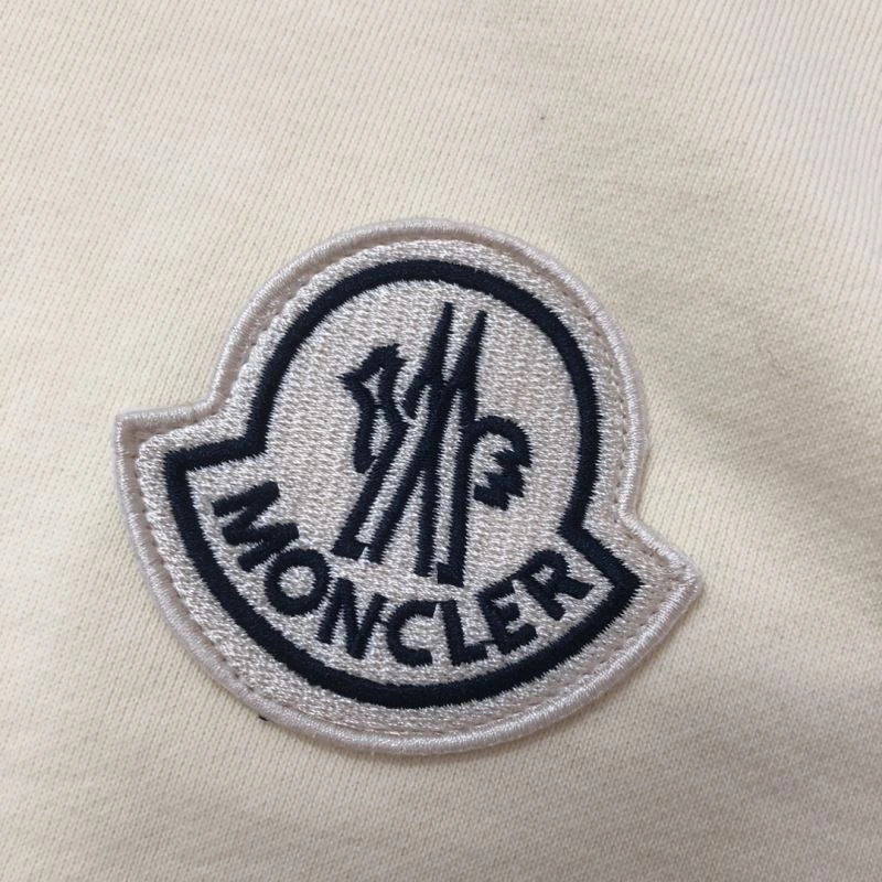 Comfortable Moncler Short Suits 143191