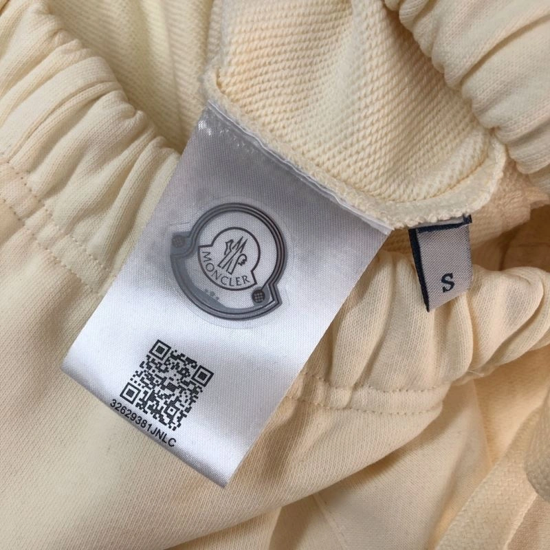 Comfortable Moncler Short Suits 143191