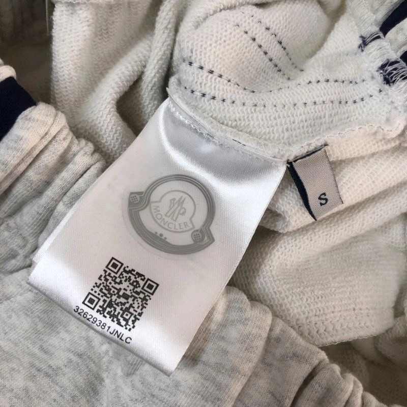 Comfortable Moncler Short Suits 143183