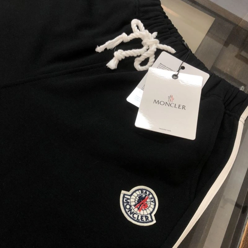 Moncler Short Suits Snug 143182