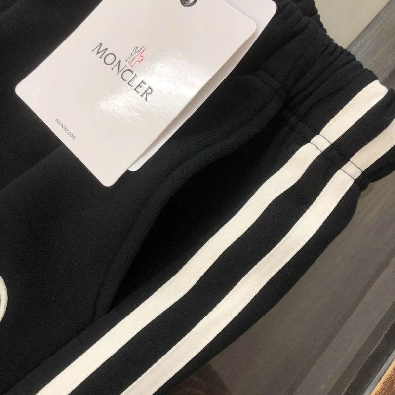 Moncler Short Suits Snug 143182