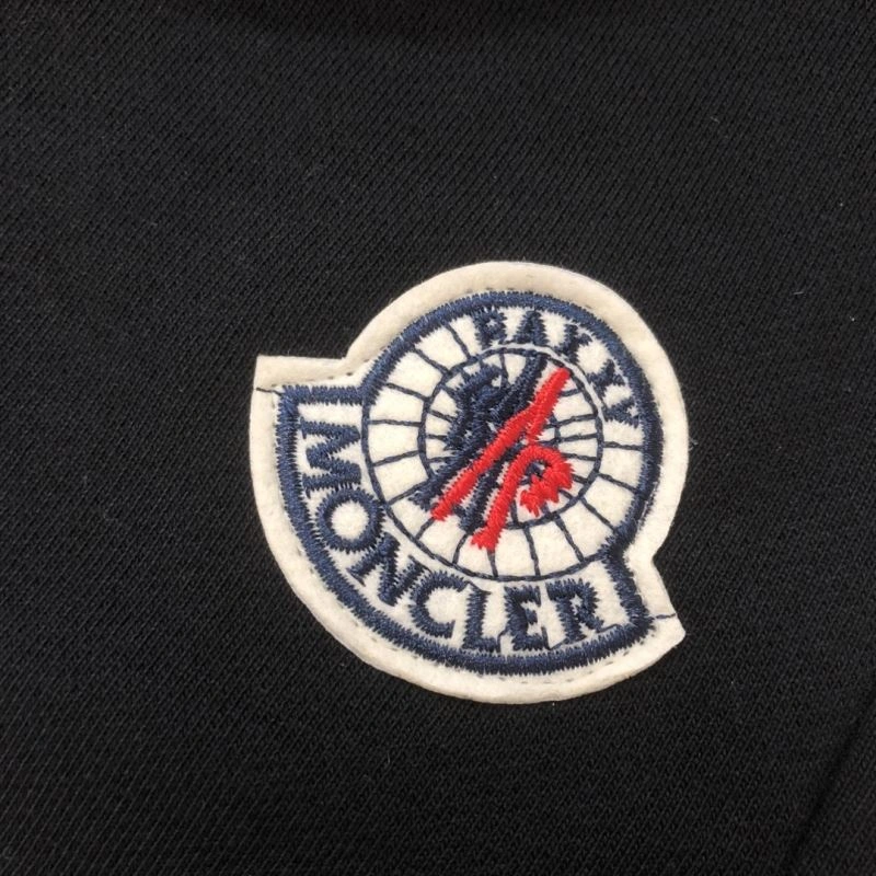 Moncler Short Suits Snug 143182