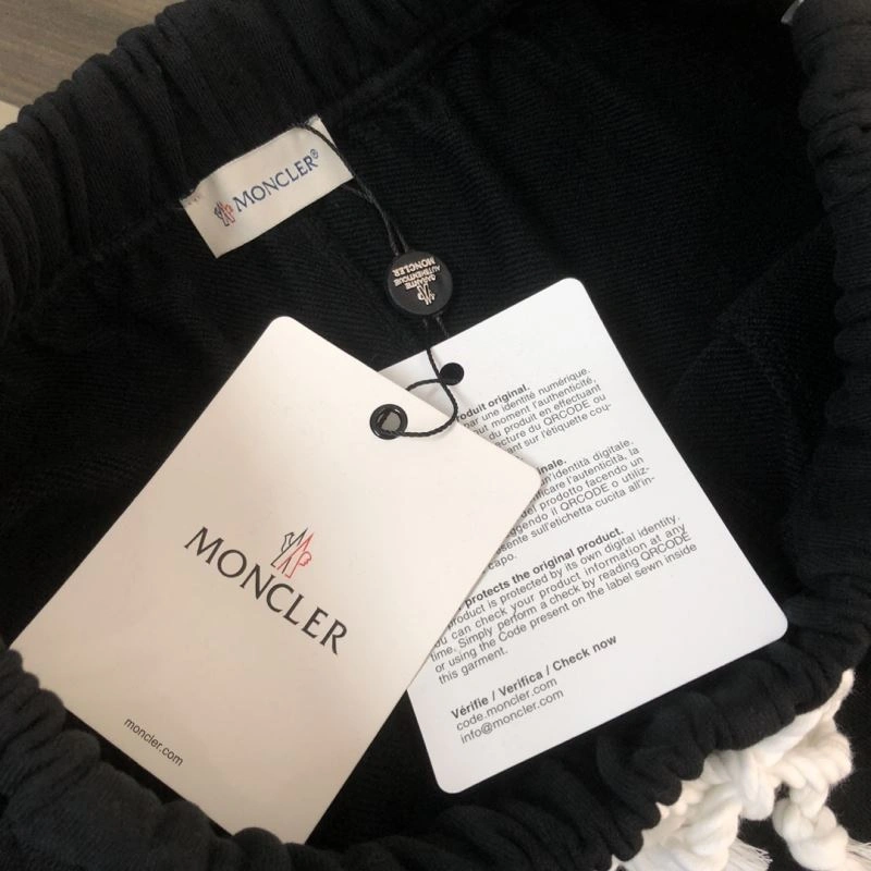 Moncler Short Suits Snug 143182